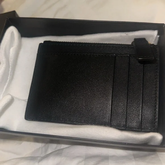 Versace Leather Card Holder Wallet!
$375 - Picture 2 of 4